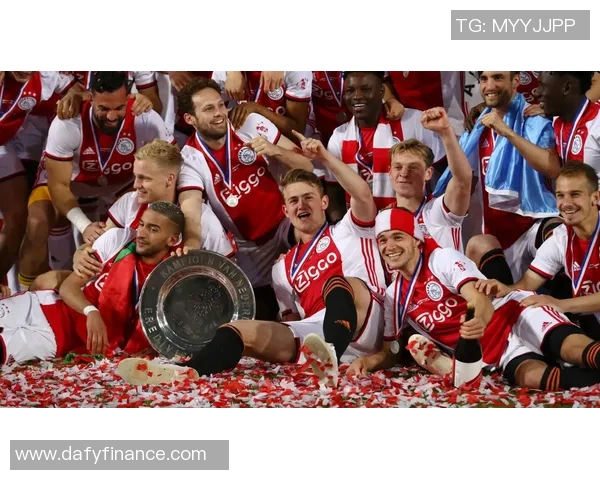 足球明星的女儿们展现青春魅力与时尚风采引发热议 足球明星的女儿们展现青春魅力与时尚风采引发热议