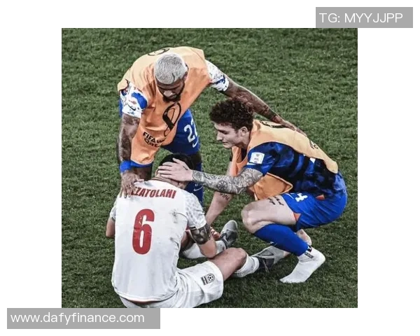 摸头足球明星背后的故事与他在球场上的传奇表现 摸头足球明星背后的故事与他在球场上的传奇表现