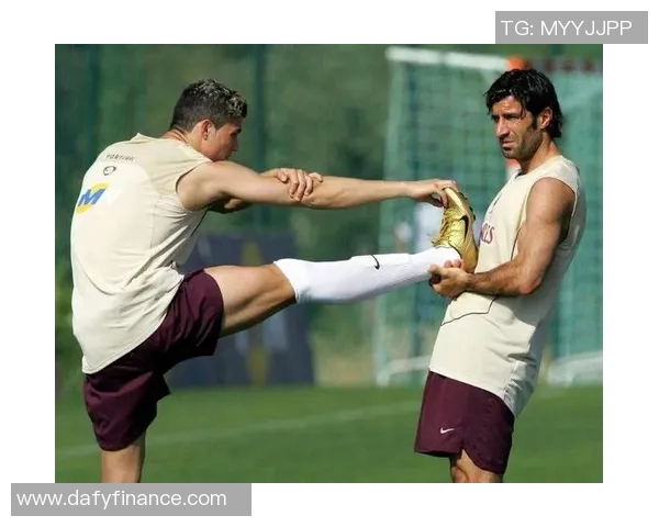 足球明星子弹头的传奇人生与赛场背后的故事揭秘 足球明星子弹头的传奇人生与赛场背后的故事揭秘