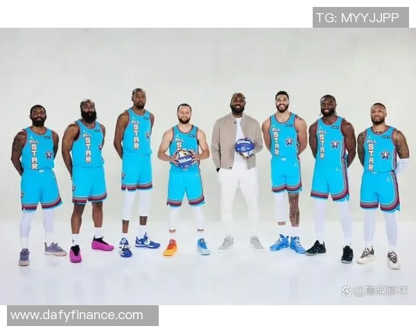 足球巨星同框瞬间珍藏版合影照片展现传奇时刻的魅力与激情 足球巨星同框瞬间珍藏版合影照片展现传奇时刻的魅力与激情